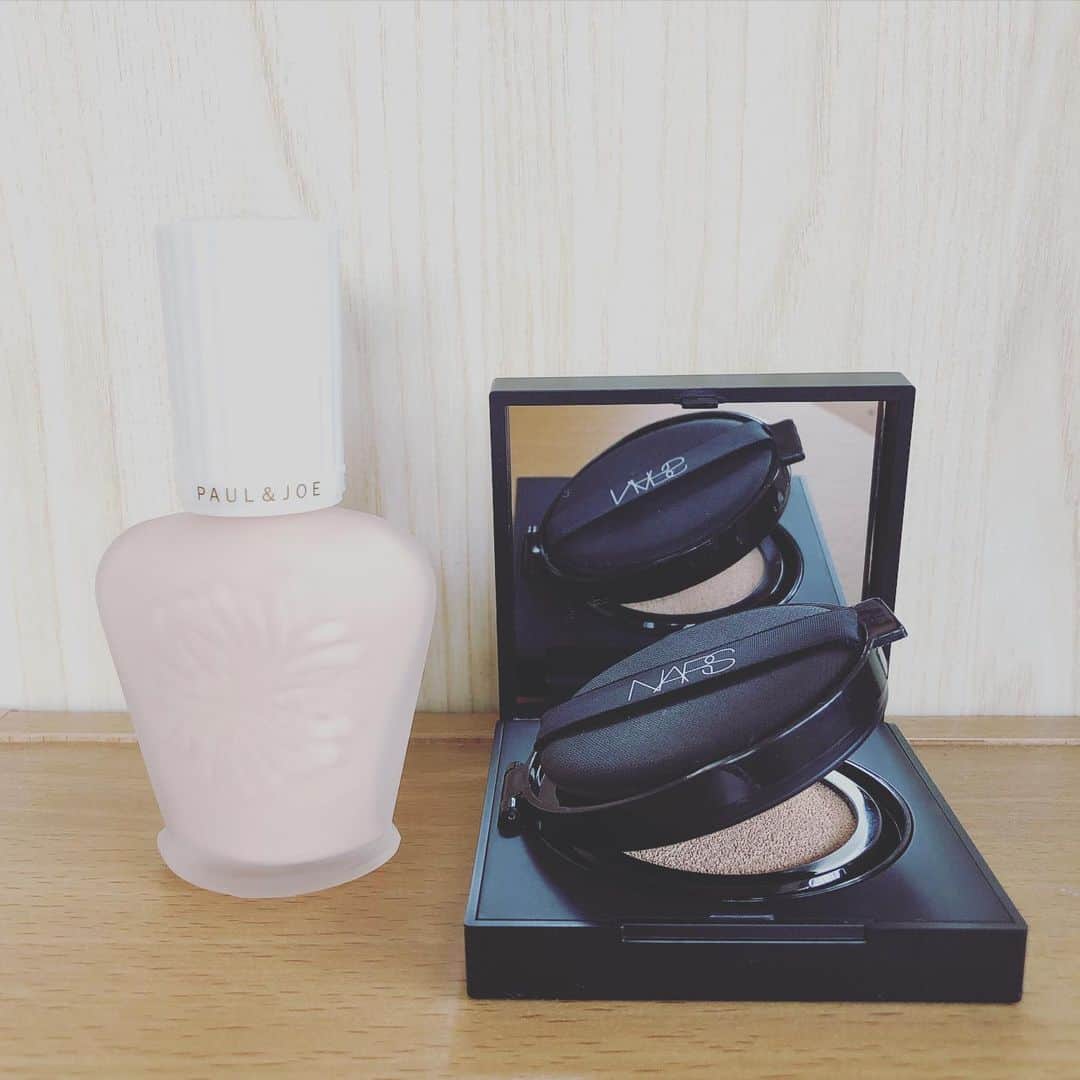 益田麻衣のインスタグラム：「ベースメイクを新しく♡ 💄PAUL&JOE @paulandjoe_beaute プロティングファンデーションプライマー 01 💄NARS @narsissist  ナチュラルラディアント ロングウェア クッションファンデーション 5880  #メイク #メイクアップ #ベースメイク #ファンデーション #ポールアンドジョー #paulandjoe #プロテクティングファンデーションプライマー #ナーズ #nars #ナチュラルラディアントロングウェアクッションファンデーション #クッションファンデーション #コスメマニア #fashion #デパコス」