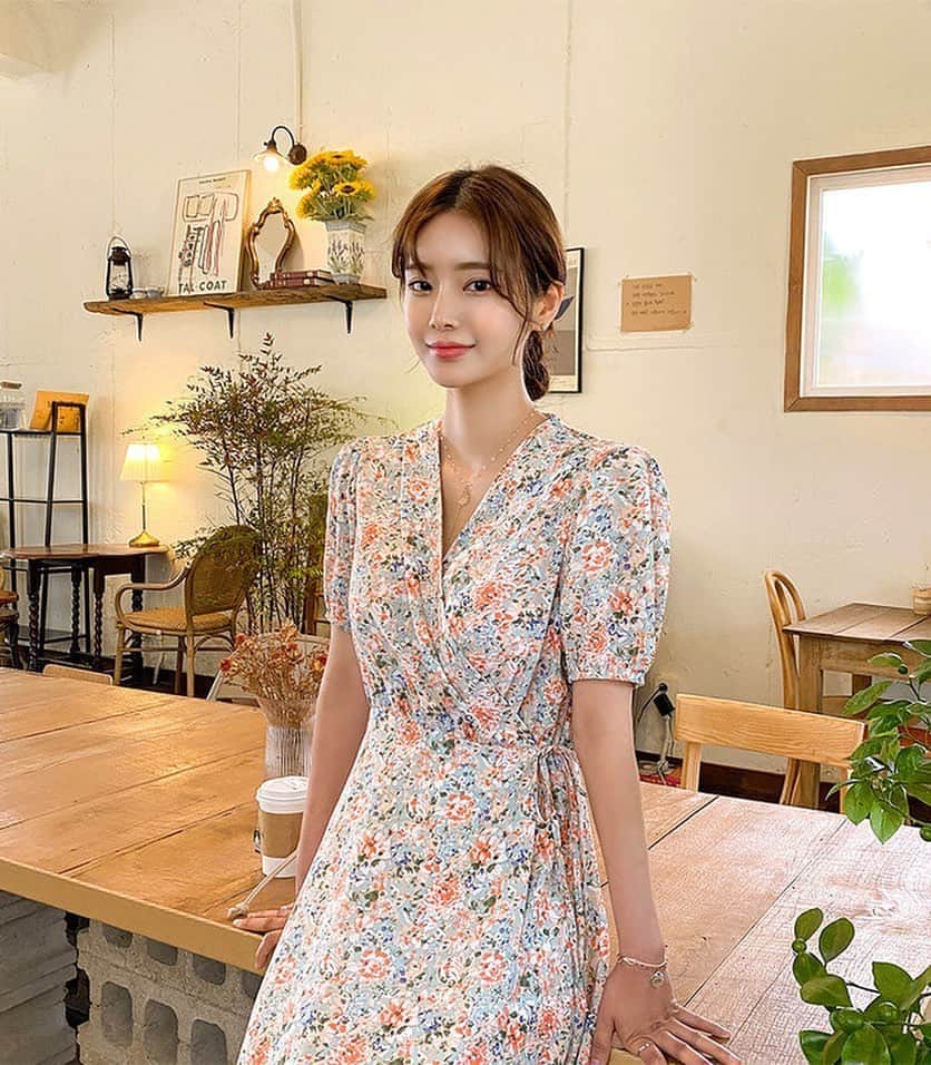 Chuuのインスタグラム：「컬러조합이 너무 예쁜 원피스💓#chuuseoul」