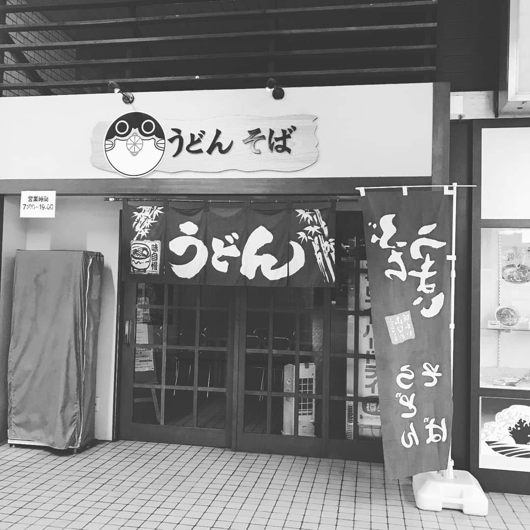 ミラのインスタグラム：「Empty stores empty bellies」