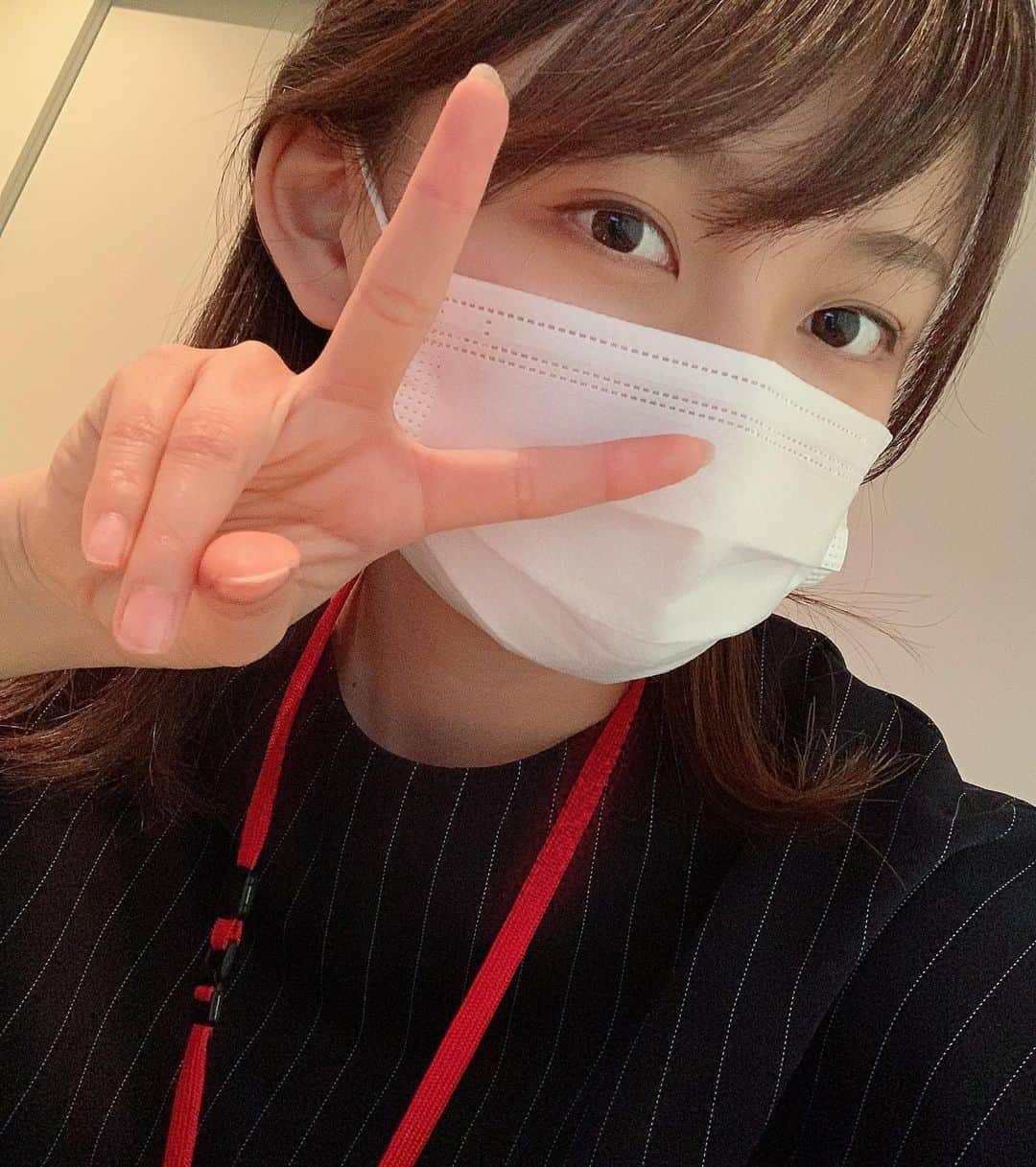 優木瑛美さんのインスタグラム写真 - (優木瑛美Instagram)「マスクして仕事してたら 裏垢女子みたいて言われた。 . 裏垢女子？ 私はオープン過ぎるオープンだぞ🙂 . でも陰りがあるのも魅力的だなぁーと思うのも事実。 . . #裏垢女子 #違うよ #オープンだよ」5月21日 15時45分 - emi_yuuki