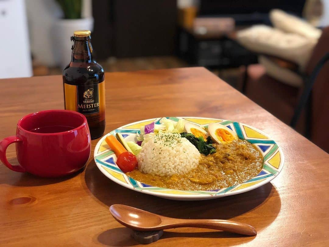 神咲詩織さんのインスタグラム写真 - (神咲詩織Instagram)「・ ・本日のお昼ご飯🍽✨ ・ ・先日届いた虜カレーさんの冷凍カレー🍛 ・玄米 ・withレタス、ほうれん草、味玉、自家製ピクルス(きゅうり、人参、トマト) ・オニオンスープ ・ ・なんとこのカレー222kcalなんだって！！ ・ ・お店のカレーよりはさらっとしてるけどスパイスがきいててすごく満足度ありました！ ・感激🥺 ・ ・  #spicecurry虜」5月21日 15時54分 - nexter_nippon