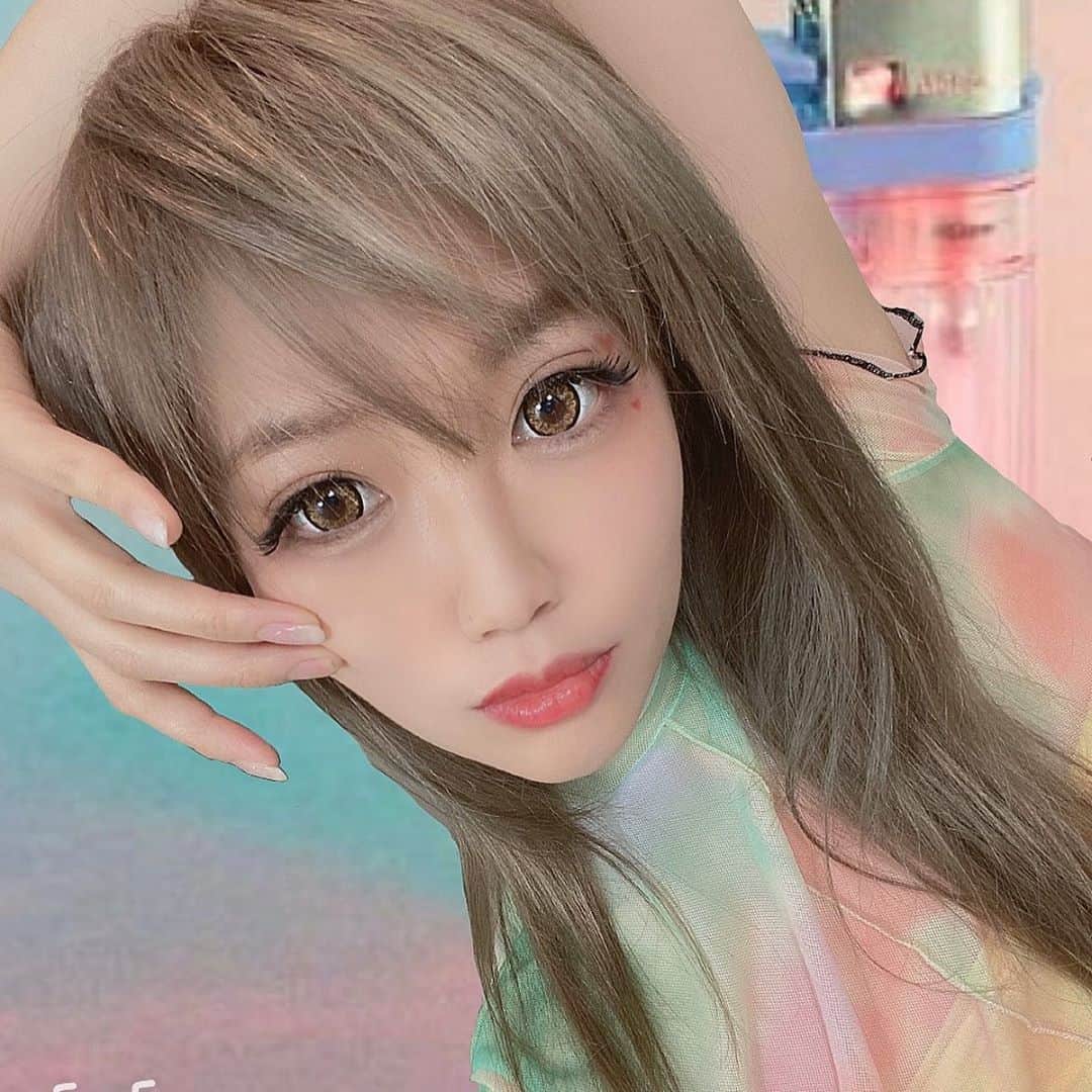 あさちるのインスタグラム：「あさちるアッシュ〜🤍 @_sakura_kyoto  オープンおめでとうございます✨ 完全マンツーマン貸切サロン。 アルコール除菌、換気環境バチリ。施術中もお互いずっとマスクしたままで帰る際は新しいマスクもくれはります。 ご要望があれば　@kanthewa さんの爆笑トークきけます。（口から生まれてきたらしい。w でもそれ位常に笑かしてきはる🤣） ドリンクはドトールのLサイズ並のでっかいのだしてくれる（これもなぜかめっちゃアピールしてくれたw） カラーとトリートメントうますぎな🥺 またいくよー！  https://www.instagram.com/p/B_PtYAFgp1Z/?igshid=1r9cv6m3na1t0」