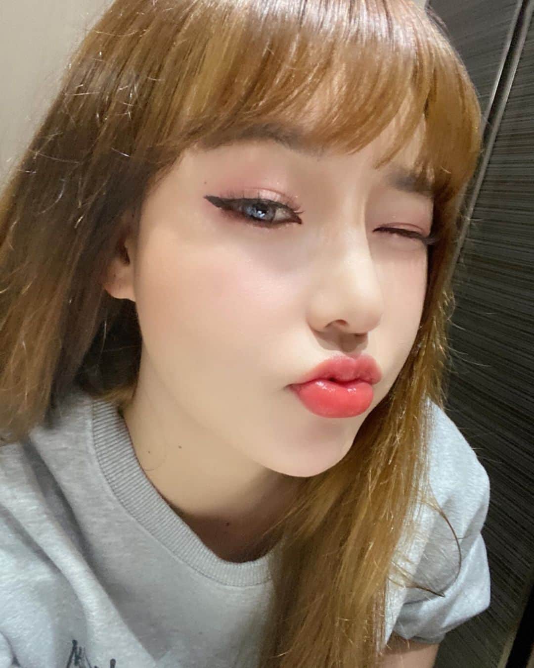 hyeriのインスタグラム：「부담?😛😛😛헿ㄹ헤헤레헤헤 #혜리#부담샷#정리끝#부부의날💑」
