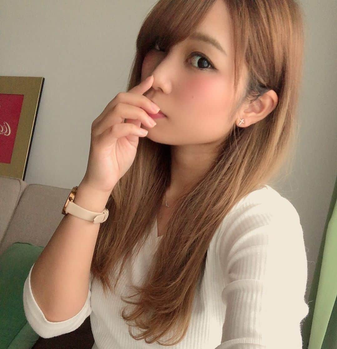 R!Nのインスタグラム：「昨日は配信ありがとうございました😊 来週の水曜日よる8時からはMICOちんよんでみこりん配信ですよ〜！トークに歌に、ガヤガヤうるさい放送になりそうです。笑 お楽しみに✨  追記　2020.05.24 https://www.youtube.com/watch?v=afMEzT0Ly70 (放送がYouTubeから配信に変更になりました！) #selfie #ちょっと痩せた」