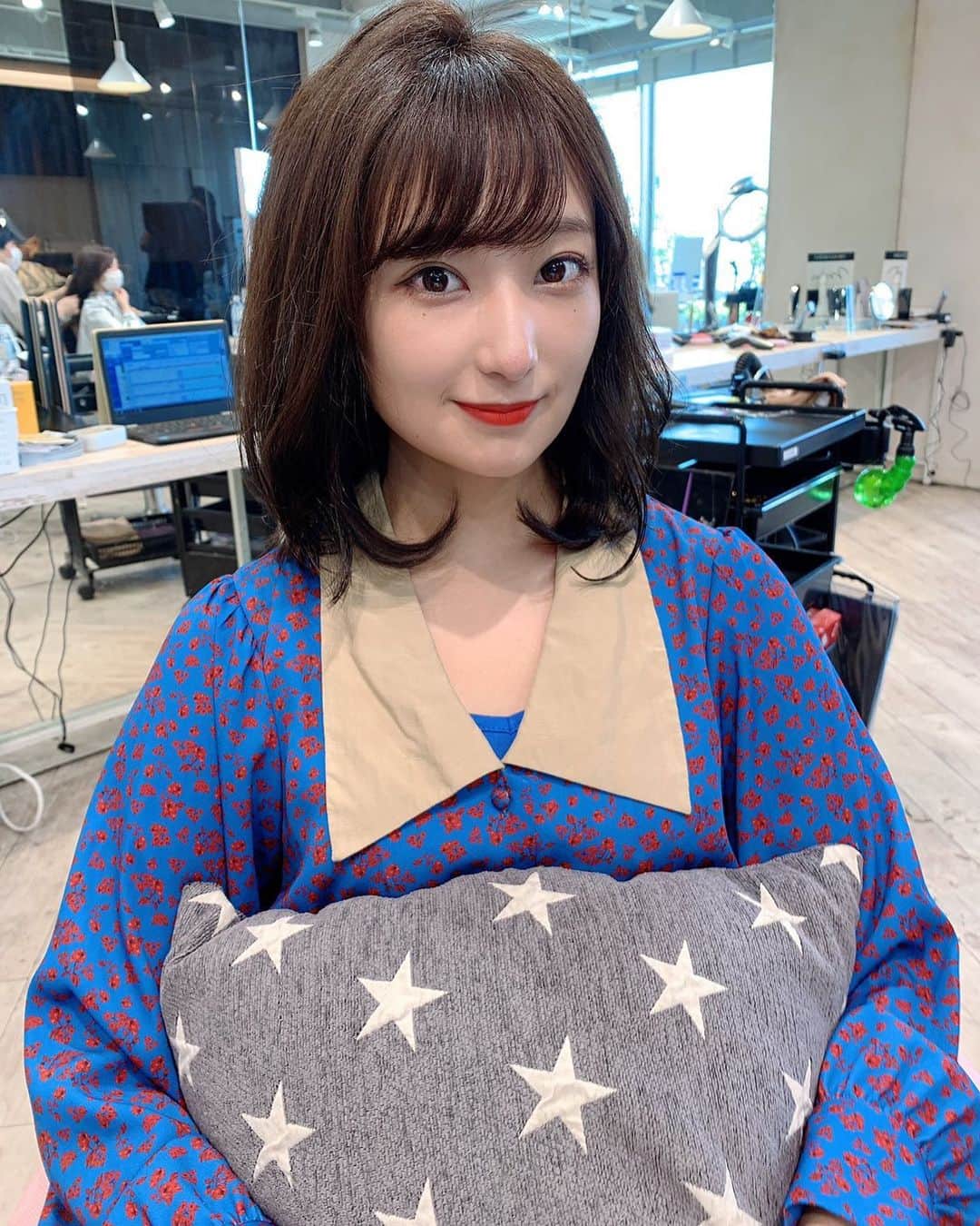 ミクのインスタグラム：「前に美容院でやってもらった﻿ 韓国っぽい髪型☆ 自分でもできるようになりたい🙃﻿ ﻿ ﻿ 　#fashion #jouetie #dress #hair #mediumhair ﻿#헤어스타일　#머리스타그램 #머리 #미용실 #미용」