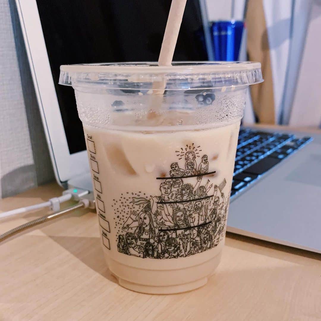 織田奈那さんのインスタグラム写真 織田奈那instagram スタバのカップにめちゃかわいいイラストプリントされてる 一筆書きじゃないこれ ホワイトモカ スタバ 5月21日 16時49分 Odanana924