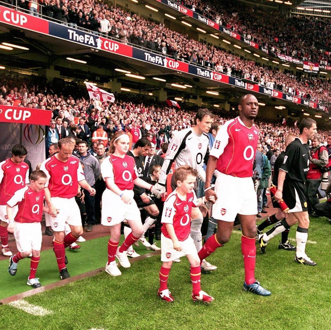 アーセナルFCさんのインスタグラム写真 - (アーセナルFCInstagram)「🗓 #onthisday in 2005... FA Cup winners. AGAIN!⁠⠀ ⁠⠀ 🏆We won our 10th #FACup 15 years ago today, beating Manchester United in the first ever penalty shootout in the final⁠⠀ ⁠⠀ #Arsenal #OTD #Gunners #Vieira #Lehmann #Gilberto #Wenger #Bergkamp #Senderos #Ljungberg #Pires⁠⠀」5月21日 16時41分 - arsenal