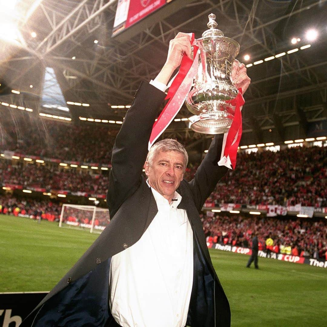 アーセナルFCさんのインスタグラム写真 - (アーセナルFCInstagram)「🗓 #onthisday in 2005... FA Cup winners. AGAIN!⁠⠀ ⁠⠀ 🏆We won our 10th #FACup 15 years ago today, beating Manchester United in the first ever penalty shootout in the final⁠⠀ ⁠⠀ #Arsenal #OTD #Gunners #Vieira #Lehmann #Gilberto #Wenger #Bergkamp #Senderos #Ljungberg #Pires⁠⠀」5月21日 16時41分 - arsenal