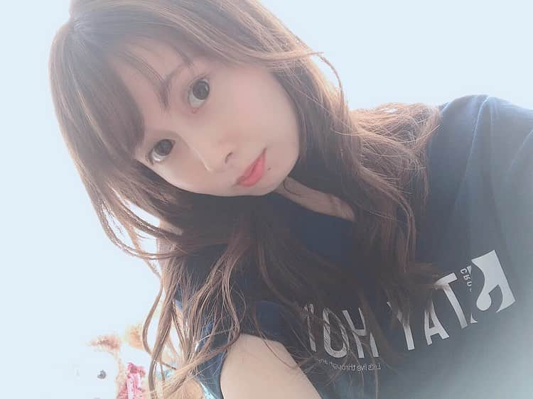 佐藤もも子さんのインスタグラム写真 - (佐藤もも子Instagram)「‪今日は寒いね❄️‬ ‪ ・ ・STAYHOME Tシャツ‬ ・‪マスク‬ ‪・ソロチェキ‬ ‪セット販売中❣️‬ ・ ‪ご希望の方はDMにて💌‬ ・ ・ #stayhome #daffy #scross tyo  #girl #followｍe」5月21日 16時43分 - sato_momoco