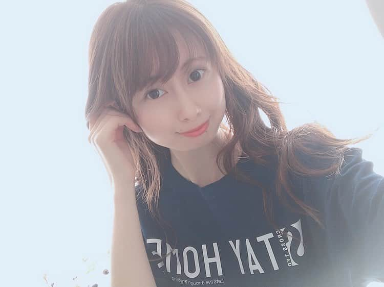 佐藤もも子さんのインスタグラム写真 - (佐藤もも子Instagram)「‪今日は寒いね❄️‬ ‪ ・ ・STAYHOME Tシャツ‬ ・‪マスク‬ ‪・ソロチェキ‬ ‪セット販売中❣️‬ ・ ‪ご希望の方はDMにて💌‬ ・ ・ #stayhome #daffy #scross tyo  #girl #followｍe」5月21日 16時43分 - sato_momoco