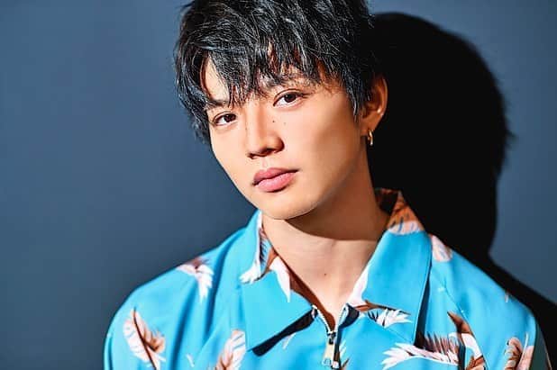 ニコ☆プチのインスタグラム：「近日公開予定の映画🎞 『小説の神様 君としか描けない物語』主演の 佐藤大樹さん(EXILE/FANTASTICS)が ニコ☆プチ初登場👏🕺❤️ 映画のこと、小学生の頃のお話など、 たっぷりインタビューをニコ☆プチネット （https://www.nicopuchi.jp/puchiplus/24830/）で 公開中💻✨ ぜひチェックしてみてね📚🖤🌈 . . . #佐藤大樹 さん #EXILE #FANTASTICS @taiki_sato_official  #小説の神様 #君としか描けない物語  @shokami_movie photo by @sho_ito723」