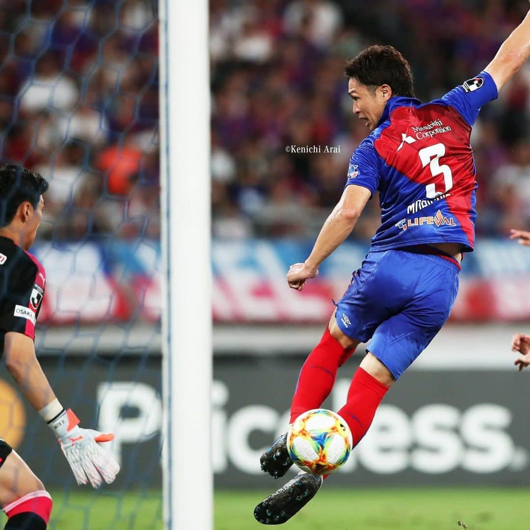 FC東京オフィシャルグッズさんのインスタグラム写真 - (FC東京オフィシャルグッズInstagram)「3️⃣ 🔵HISTORY OF MORISHIGE MASATO🔴 FC東京で11年目のシーズンに突入している #森重真人 選手!!🙌 クラブ最古参の選手となる森重選手のFC東京でのこれまでを、オフィシャルカメラマンの方が特に印象に残っている33枚の写真とともに振り返ります!!😆part.3 photo by Kenichi Arai @masatomorishige  @fctokyoofficial  #森重真人 #HBD #リスペクトを込めた #記念企画 #FC東京ファミリー #春のおでん祭り #FC東京 #fctokyo #tokyo」5月21日 16時53分 - fctokyoofficial