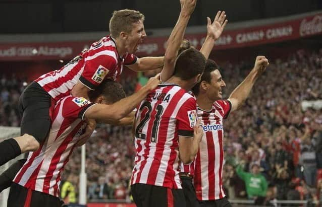 ボルハ・ビゲラのインスタグラム：「Dentro y fuera del campo... desde el primer minuto. RESPETO Y ADMIRACIÓN!!!! Gracias por todo AritzA!!! LEYENDA!! @aritzaduriz 🙌🏻🙌🏻」