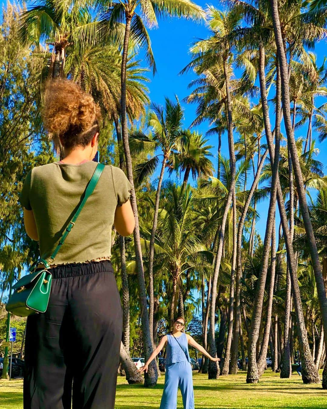 山田愛さんのインスタグラム写真 - (山田愛Instagram)「🌴🌴🌴 ヤシノキパラダイス〜😍💙🏝 ・ #behappy  #hawaii #palmtrees #ocean #nature #kapiolanipark #kalakauaave #bluesky #hawaiistagram  #ハワイ#ヤシの木」5月21日 17時17分 - aiyamada_