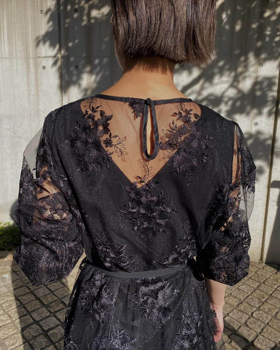 黒石奈央子さんのインスタグラム写真 - (黒石奈央子Instagram)「あめりふく . . 3way LAYERED LACE DRESS ¥22000+tax 5/22 . シアーなレーストップスとドレスのセットアイテムで、それぞれ単独でも使える3wayドレス . . @ameri_shinjuku @amerivintage @ameri_daikanyama @ameri.shinsaibashi #ameri#amerivintage #fashion #vintagefashion #coordinate#ootd#outfit#osanposnap #705_outfit #大人ファッション #大人コーディネート #大人スタイル #modestyle #modefashion#modecasual #オケージョンドレス#お呼ばれコーデ #二次会コーデ」5月21日 18時02分 - blackstone705