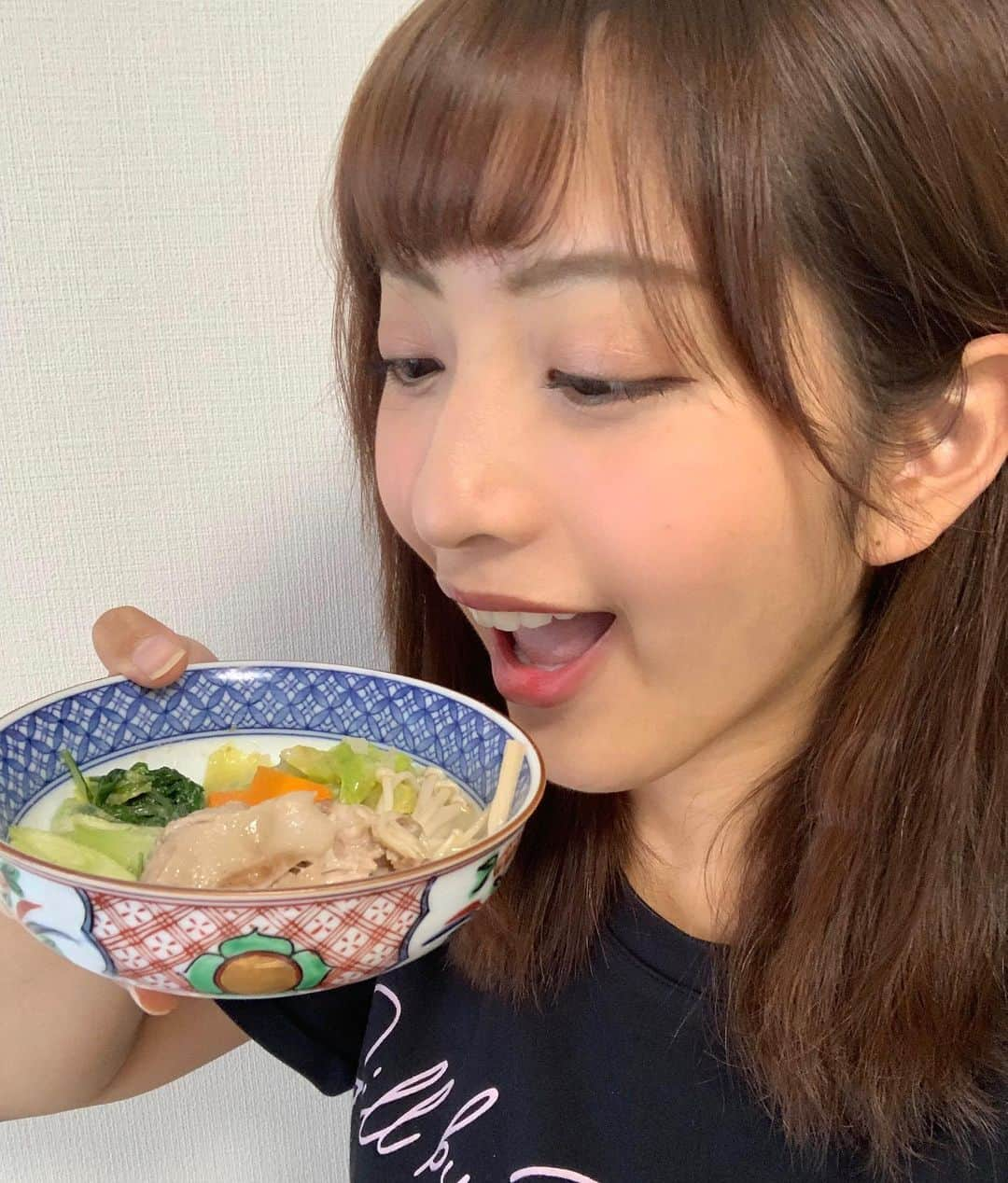 藤本万梨乃さんのインスタグラム写真 - (藤本万梨乃Instagram)「* フジテレビアナウンス室の公式インスタグラムの企画『フジアナむすび』に私も参加させていただきました！✨ 最近の夜ご飯を少し載せたのでチェックしてみてください💕  私がバトンを繋いだのは、一年先輩の#大川立樹 アナウンサー！運動不足解消法を伺ったのですが、私には高度すぎて真似できません😱さすがです、、、スゴイ、、、 今日の投稿もチェック👀💓 #ちなみに私は #腕立て伏せ #一回もできません #大学の授業で #先生に #藤本それは腕立てじゃないと #言われた #苦い思い出」5月21日 18時05分 - marino.fujimoto1030