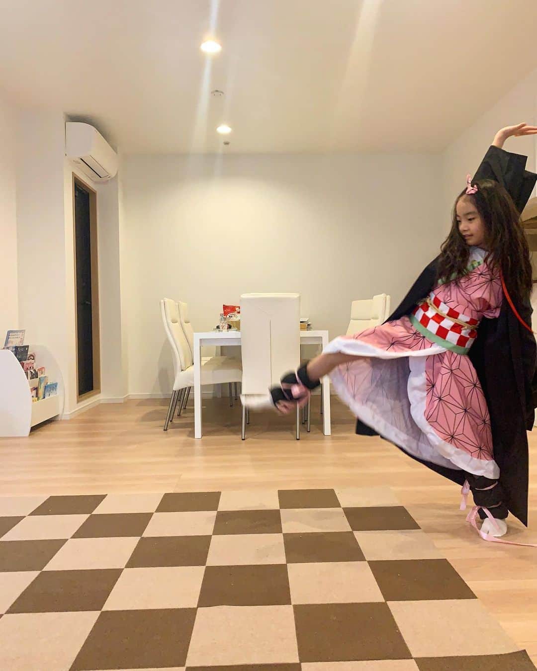 岩隈久志のインスタグラム：「岩隈家の禰豆子ちゃんです(*^^*)﻿ ﻿ 学校ではシャイでおっとりしていると言われますが、家では元気な末っ子です(^^)﻿ ﻿ 外に出られない中、家での生活を楽しんでくれて有難いです🙏 ﻿ あと少し、頑張りましょう！  #鬼滅の刃」