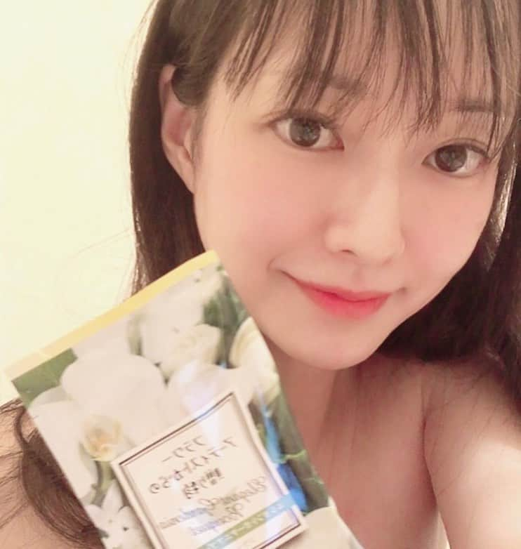 吉山りささんのインスタグラム写真 - (吉山りさInstagram)「寒いからみんなもお風呂に入ってね🛀🏻 #flower #入浴剤 #香り #香りフェチ #お風呂 #入浴 #アラフォー #美容 #美肌 大切☺️ #バスタイム #bathtime #スッピン #すっぴん #stayhome #stayathome #おうち時間 #good #instagram #japanese #japaneseculture #🛁 #温泉ソムリエ #温泉女子 #spa #instalike #me 今日も早く寝よう #sleepy #xoxo #吉山りさ  #寒がり 🥺🥺🥺」5月21日 18時25分 - oreorerisa