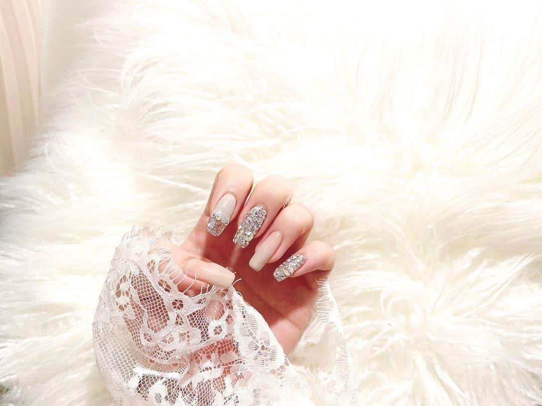 神宮 若奈さんのインスタグラム写真 - (神宮 若奈Instagram)「NEW NAILS💗 @moanail.37 . . #newnails #nails #nailstagram  #ストーンネイル #ゴージャスネイル #クリアネイル #かわいい #gorgeousnails #clearnails #可愛すぎて写真選べなかったから全部載せるw」5月21日 18時20分 - jinguwakana