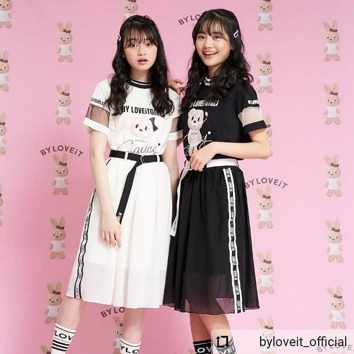 出井愛華さんのインスタグラム写真 - (出井愛華Instagram)「🦄バイラビコーデチャレンジ 🦄  第1弾 #モノトーンコーデ 🦄✨ 2020/5/24（日）まで❣  @byloveit_official ﻿ #byloveit﻿ #バイラビコーデチャレンジ をタグ付けして投稿してね！  アイカの バイラビモノトーンコーデは、  ルキ&ユナ バイラビ卒業記念アイテムから❣️ . 🌈ルキ×バイラビコラボTシャツ🌈 . 😆💕💕💕💕 .  ルキちゃんが描いた かわいいネイルのイラストが キラキラ糸で刺繍されてる❣ 😍💘💘💘💘 .  アイカが、ぜーーったいに ルキちゃんコラボT ほしいって❣🤩 .  自分の描いた絵が Tシャツのデザインになるなんて すごいなぁ❣❣ . .  感動❣❣ . .  ルキちゃんユナちゃん、  ご卒業はとても寂しいですが😭  ニコラモデル決定 おめでとうございます❣❣ . 😍🎊🎉💐💐💐 . #バイラビインスタガール AIKA  133cm 140着用  Tシャツ、スカパン、ソックス、キャップ、イヤリングすべて#バイラビ  #2020ss . #バイラビ通信  #関谷瑠紀 ちゃん #高比良由菜 ちゃん #バイラビインスタガール2020ss #おうちスタジオ #ママカメラ  Repost @byloveit_official (with @report.for.insta) ... ニコ☆プチ6月号掲載🌟﻿ ルキ&ユナ ×バイラビ コラボ❣️﻿ ﻿  1年間活躍したルキユナの﻿  バイラビ卒業記念コラボアイテムが﻿  できました💖﻿ ﻿  グラフィックには﻿  ふたりが描いたイラストを﻿  使ってるよ〜❣️﻿ ﻿ 🌈ルキ×バイラビコラボ🌈﻿ ﻿ 💜Tシャツ﻿  かわいいネイルのイラストと﻿  首&袖のレースで女の子らしく💓﻿ ¥2090（税抜）﻿ ﻿ 💜ラップショーパン﻿  ルキがこだわって選んだ﻿  ハッピーなカラーの﻿  チェックボトム💕﻿ ¥4730（税抜）﻿ ﻿ 🍭ユナ×バイラビコラボ🍭﻿ ﻿ 💖ワンピース﻿  大人かわいいモノトーンワンピは﻿  スポなのにレースでちょいガーリー💕﻿ ¥5390（税抜）﻿ ﻿  前に投稿した﻿  ユナが持ってた大きいキャンディの﻿  ひみつは、このキャンディイラストでした〜🍭✨﻿ ﻿  オンラインショップでの販売まで﻿  少しお待ちください💕﻿ 準備が出来たらお知らせします💓﻿ ﻿お楽しみに🌈﻿﻿ ﻿  byloveit #バイラビット #バイラビコーデ⠀﻿ #narumiyaonline #ナルミヤオンライン ⠀﻿ #ファッション⠀﻿ #お出かけコーデ #通学コーデ #可愛いコーデ #子供服コーデ⠀﻿ #おしゃれさんと繋がりたい #お洒落さんと繋がりたい⠀﻿ #おうちでバイラビ #stayhome #おうちで過ごそう #うちで過ごそう #おうち時間  Repost @byloveit_official (with @report.for.insta) ... 🦄new 🦄﻿ 5月24日（日）まで﻿ バイラビコーデチャレンジ 開催❣️﻿ ﻿  第1弾のテーマは モノトーンコーデ 🖤🤍﻿ ﻿  週末に @byloveit_official  @byloveit_snap で紹介します💓 ﻿ ﻿」5月21日 18時24分 - aika_n_n