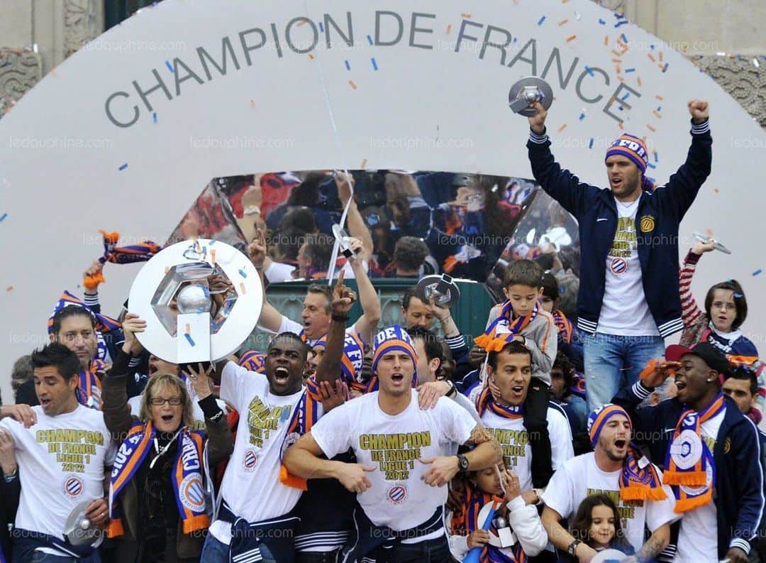 アンリ・ベディモのインスタグラム：「Un jour inoubliable 8 ans déjà 🔥🥇⚽️@mhscofficiel #campeon #ligue1conforama #Inoubliable#mémorable」