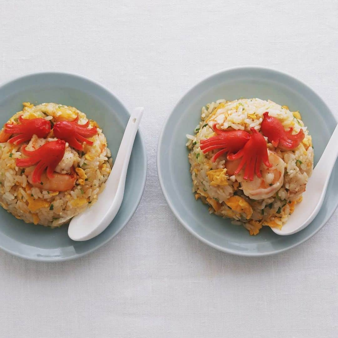 樋口正樹さんのインスタグラム写真 - (樋口正樹Instagram)「fried rice 🍤 . 今夜はエビチャーハンの タコさんウインナーのせ。 . . #タコさんウインナー #チャーハン #焼飯 #炒飯 #エビ炒飯 #まかない飯 #パラパラ炒飯 #friedrice」5月21日 18時49分 - higuccini