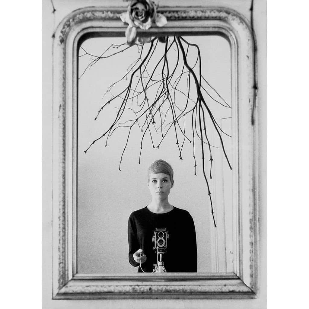 ポール・マッカートニーさんのインスタグラム写真 - (ポール・マッカートニーInstagram)「Very sad news this week about Astrid Kirchherr.  Astrid was a dear friend from my Hamburg days with The Beatles. Another friend, Klaus Voormann, told me she had passed away and this brought back memories of our days in the clubs in Hamburg. Astrid looked unique. She had a short blond haircut and wore a slim black, leather outfit which made her look like a funky pixie. She would come to the club with Klaus and another friend, Jürgen Vollmer, and the three of them made quite an impression on us four lads from Liverpool. Their wit and conversation was really stimulating and we fell in love with Astrid’s style.  Astrid took beautiful photographs of us. She used black and white film and achieved a stunning mood in her pictures that we all loved. She had a great sense of humour and later went on to marry Stuart our bass player. I have so many fond memories of our time together in the club or her home or a trip to the nearby seaside resort, Lübeck.  So sad for all of us who were her friends to lose such a lovely lady from our lives. I will miss her but will always remember her and her cheeky grin with great fondness. God bless you Astrid, see ya love! - Paul」5月21日 18時49分 - paulmccartney