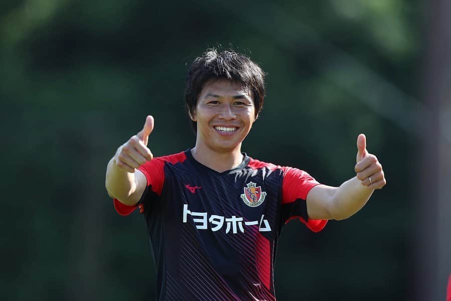 丸山祐市のインスタグラム：「練習再開﻿ ﻿ 少人数ですが、グループトレーニングが始まりました！﻿ ﻿ サッカーできることに幸せを感じています！﻿ ﻿ 少しずつ、焦らず、コンディションを上げていきます！﻿ ﻿ #再開﻿ #グループトレーニング﻿ #幸せ﻿ #nagoyagrampus #grampus #名古屋グランパス #soccer #サッカー #継続 #感謝 #笑顔 #ファミリー#丸山祐市 #3」