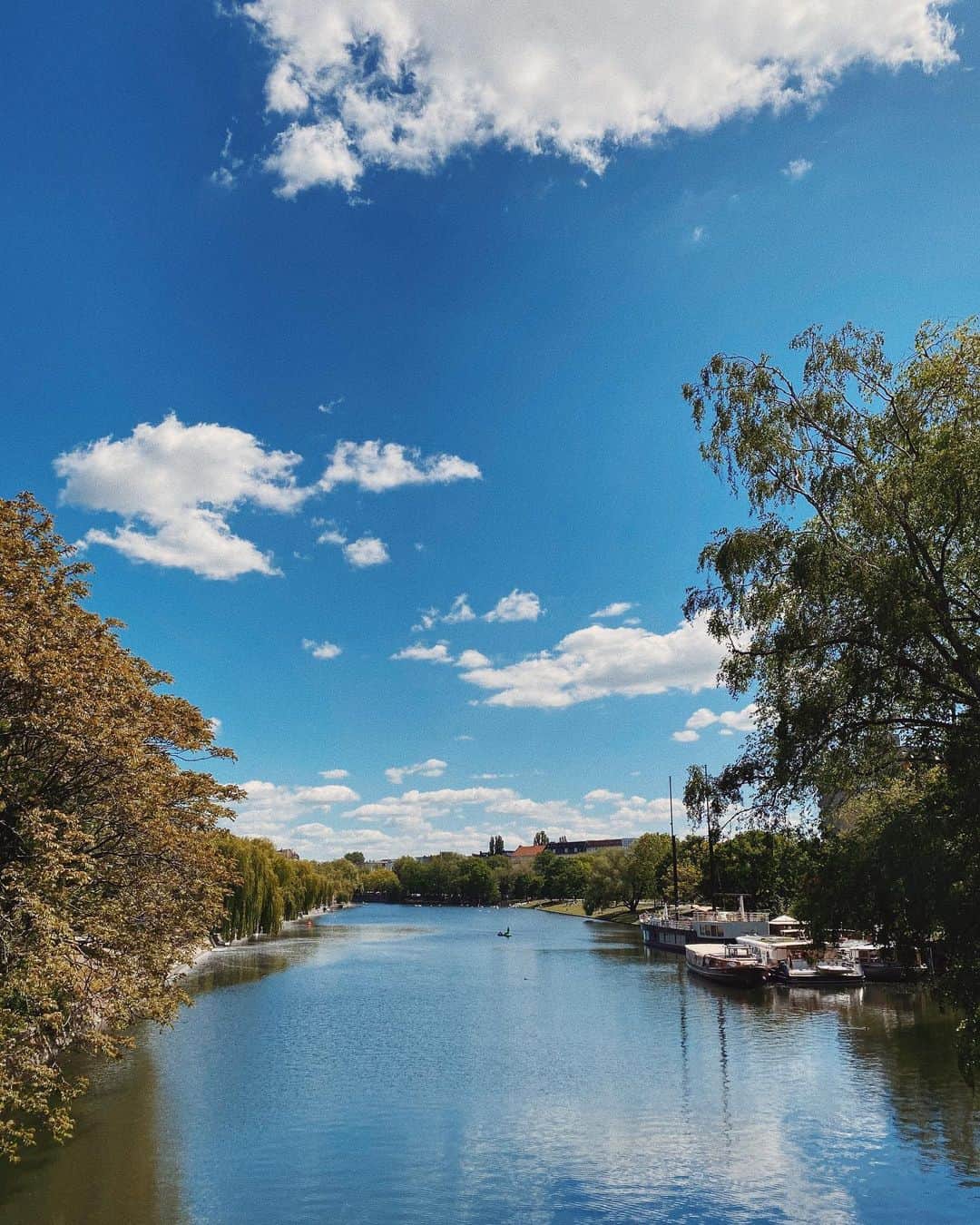 STIL IN BERLINのインスタグラム：「Yummy.  #kreuzberg #kanal #landwehrkanal」