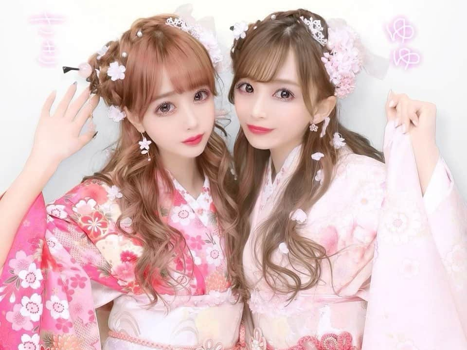 さきぼんさんのインスタグラム写真 - (さきぼんInstagram)「お気に入りの桜姫～🌸 . さわだ屋さん(@asakusa_sawadaya )オリジナル🌸🌸 . . 2020.03.25 #着物 #花見 #さくら #桜 #桜姫 #さわだや #さわだ屋 #さわだ屋着物 #さわだ屋振袖 #彼女感 #asakusa #kimono #cherryblossom #春 #プリント倶楽部 #プリクラ #melulu #twins #双子 #双子コーデ #さきぼんプリ  #さきぼん着物」5月21日 19時19分 - sakibon69