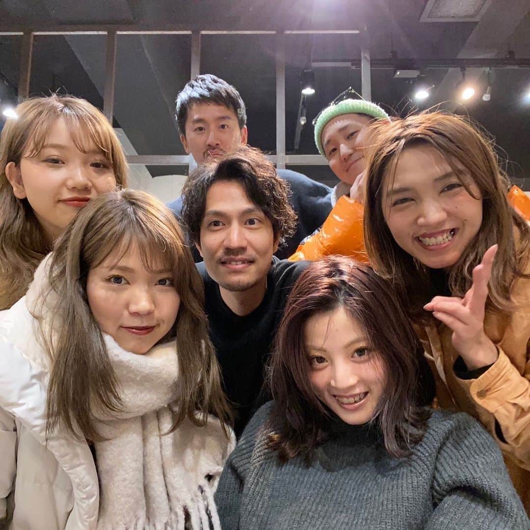 diptyMOILA diptyMOILA のインスタグラム：「全員じゃないし、もう冬の写真だけど、、、hairのスタッフ達🥰 今は新卒生も増えて、更には6月からまた新しいスタッフも2人増える❣️ * 早く全員でBBQしたいな🍖🍖🍖 *  #diptyMOILA #Osaka #大阪 #南船場 #トータルビューティーサロン #心斎橋サロン #美容室 #ネイルサロン #アイサロン #ヘアサロン #コロナ対策 #スタイリスト #スタッフ」