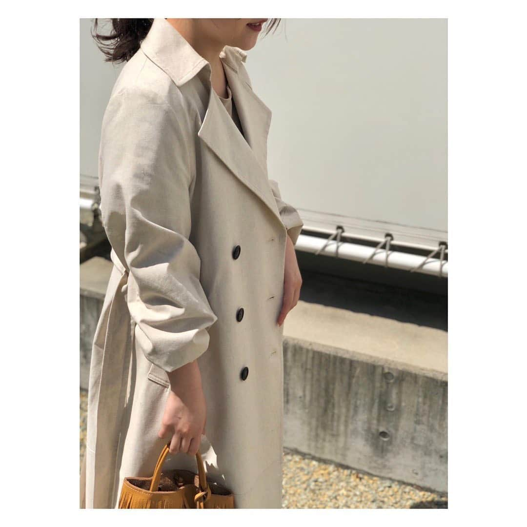 ETRÉ TOKYO ストアさんのインスタグラム写真 - (ETRÉ TOKYO ストアInstagram)「@etretokyo﻿ ﻿ Staff：ルクア大阪店﻿ Erika 155cm ﻿ ﻿ #ダブルブレストロングコート﻿ ￥38,000 + TAX﻿ 着用：IVORY / S﻿ ﻿ MARLON FIRENZE×ETRE TOKYO ﻿ レザーフリンジバッグ﻿ ￥11,000 + TAX﻿ 着用：CAMEL﻿ ﻿ ﻿ #etretokyo#etre#fashion#ootd#outfit#coordinate#mineby3mootd#casual#etretokyoshinjuku#etretokyoosaka#etretokyo_staff_ootd#MARLONFIRENZE﻿ #エトレ#エトレトウキョウ#春コーデ#シンプルコーデ#大人コーデ#大人カジュアル  #LUCUA#ルミネ新宿」5月21日 19時24分 - etretokyo_store