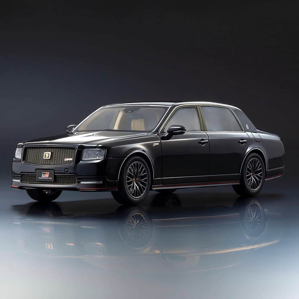 kyosho_official_minicar toysさんのインスタグラム写真 - (kyosho_official_minicar toysInstagram)「. 1/18 Toyota Century GRMN Black  #century #toyotacentury #dsport #jdm #superstreet #supercarage #carcollection #kyosho #hobby #gazooracing #car #interior #resinmodel #resinmolds #minicar #instacar #hypercars #stanceworks #vipcar #interiordesign #gazoo #stance #conquest #センチェリー #トヨタ #ミニカー #公用車 #セダン #高級車 #豊田章夫  www.kyosho.com」5月21日 19時34分 - kyosho_official_minicar_toys