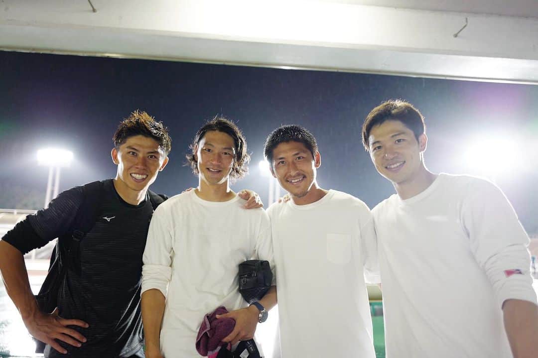 太田宏介さんのインスタグラム写真 太田宏介instagram Happy Birthday Masato 誕生日おめでとう 早く会いたいね 試合したいね 飯行きたいね プレゼント楽しみにしててね それにしても良い写真だ 森重真人 Birthday 33歳 おめでとう 5月21日 19時