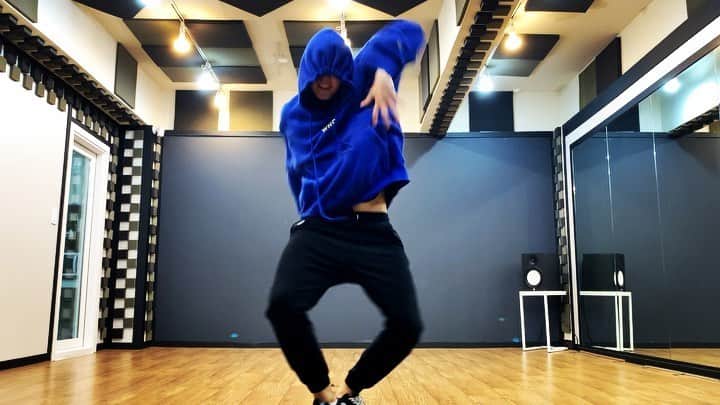 シンバのインスタグラム：「#1일1깡 혹은 #1일3깡 #비 #깡 #죄송합니다 #날이더워 #미친듯 안보이니까 어지럽네」