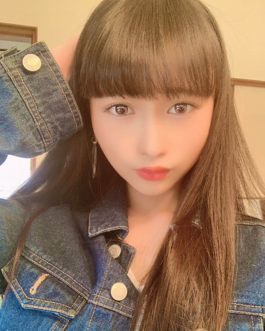 望月琉叶さんのインスタグラム写真 - (望月琉叶Instagram)「今日もめっちゃ寒い🥶いつになったら暖かくなるかなぁ☺️コートが手放せないぃ Tokyo is cold today. 东京今天冷。  Ini adalah dingin di Tokyo hari ini. วันนี้อากาศหนาวเย็น  #Japaneseidol #Japanesegirl #アイドル #黒髪ロング #生足 #生脚 #美肌ケア #idol #singer #演歌 #演歌歌手 #japan #日本 #東京 #Tokyo #大阪 #Osaka #名古屋 #Nagoya #インドネシア #Indonesia #タイ #Thailand #ファッション #ありがとう #kawaii #可愛い #ライブ配信 #コロナ対策」5月21日 19時40分 - luca_mochizuki