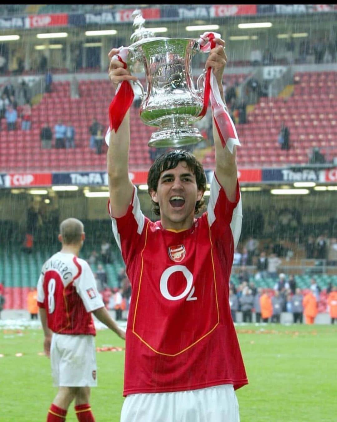 セスク・ファブレガスさんのインスタグラム写真 - (セスク・ファブレガスInstagram)「15 years already of this incredible night. My second ever trophy as a professional. #18yo #FACup @arsenal ⚽️🙏🏻🔥」5月21日 20時02分 - cescf4bregas