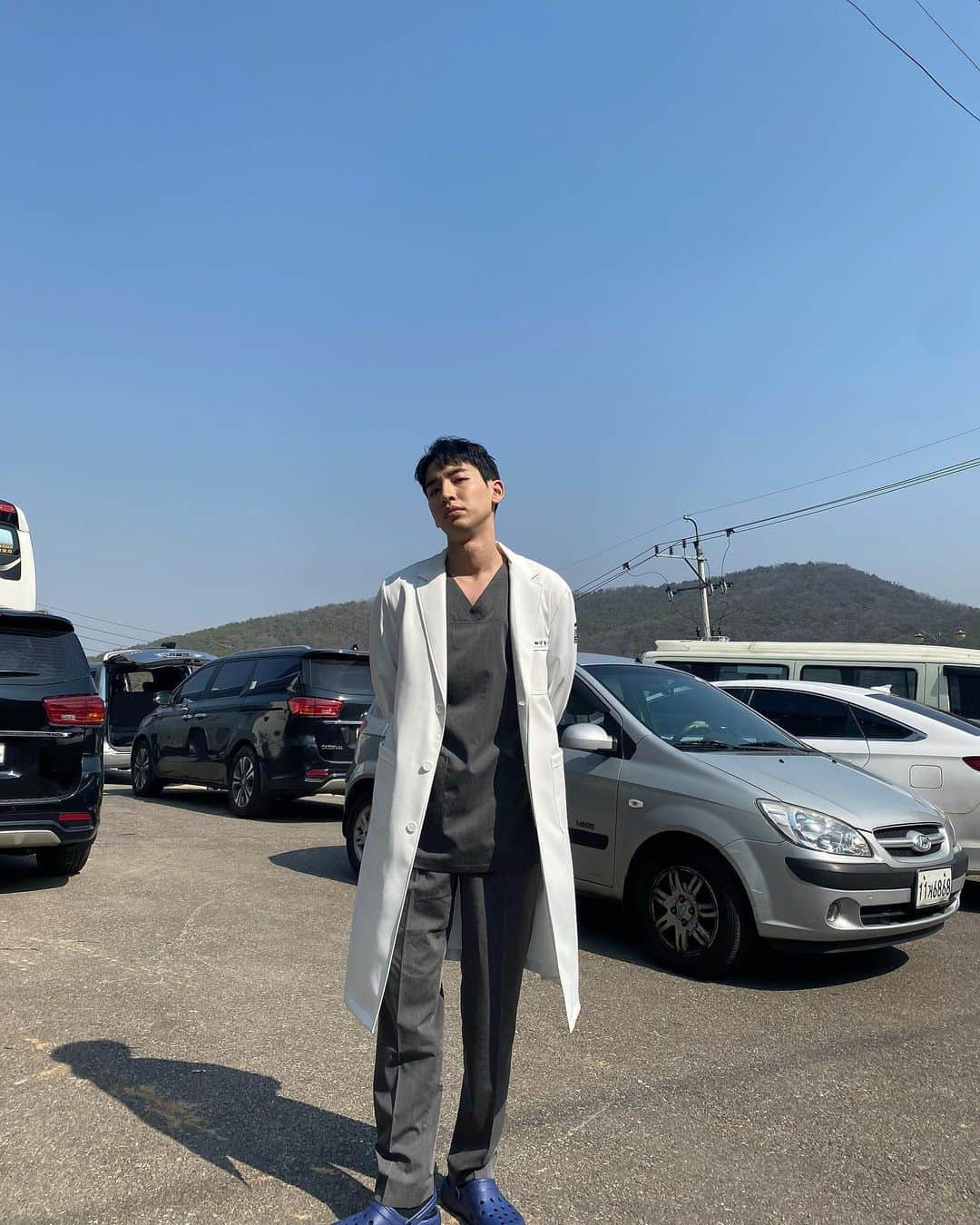 ソン・ジホのインスタグラム：「오늘 저녁 10시 kbs #영혼수선공 특별출연합니다 본방사수해주세요🙂」