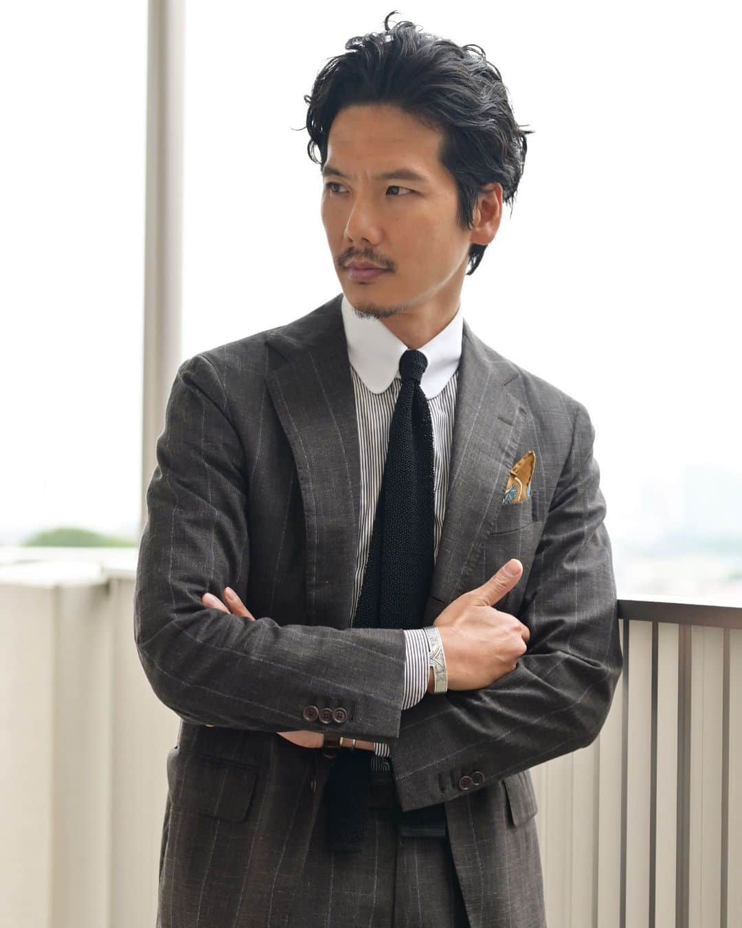 Shuhei Nishiguchiさんのインスタグラム写真 - (Shuhei NishiguchiInstagram)「"The summer suiting come in" 装いを愉しむことは季節を楽しむこと。 A suit made from a blend of wool and linen fabrics is perfect for the coming season.  Enjoying the season is synonymous with enjoying the outfit. ・ Tap for brands ・ #sartoria #instafashion #picoftheday #mensstreetstyle #gentleman #bestoftheday #vintagestyle #vintagewear #spezzatura #outfitmen」5月21日 20時14分 - shuhei_nishiguchi