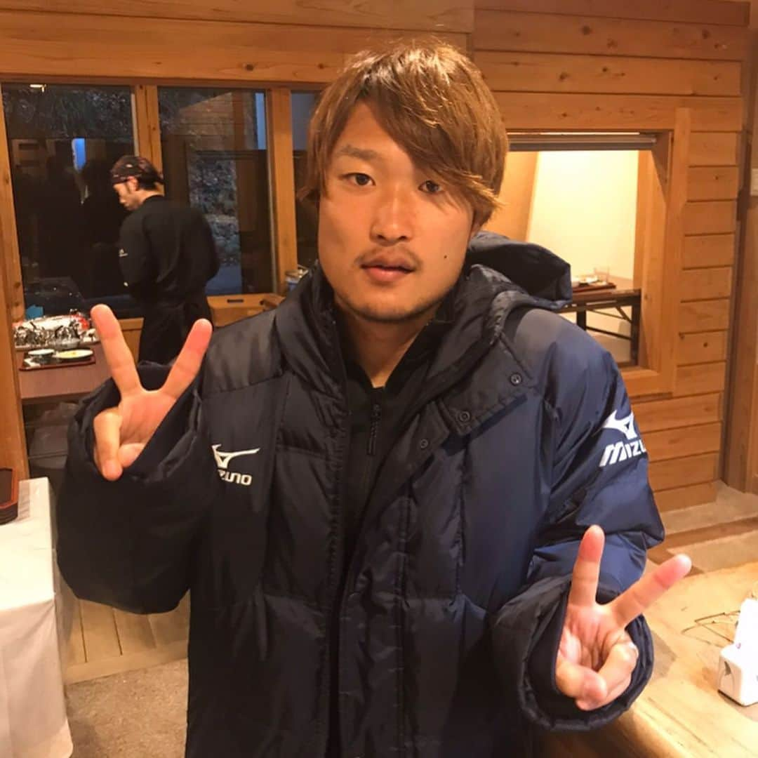 横谷繁さんのインスタグラム写真 - (横谷繁Instagram)「先日曽根田穣くんから誕生日プレゼントが届きました！ アップルウォッチと手紙 #ありがとう #曽根田穣 #清川流石 #田中裕人 #愛媛FCユース #ガンバ大阪ユース #また一緒にプレーしたいです #2ショットなかった #ホームベース」5月21日 20時37分 - yokotani_shigeru