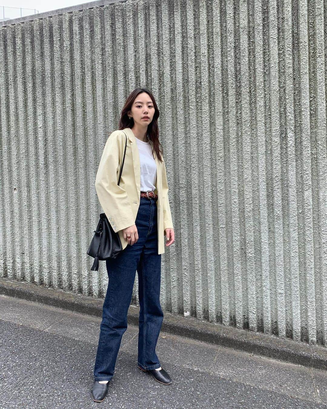 Shiho Sasakiのインスタグラム：「今日のinsta live🎤 ご視聴頂きありがとうございました✨ このコーデまだ載せていなかったのでUPしますね🥰 定番の合わせだけど、旬なライトイエローが効いてて気に入ってるコーデ🍋 insta liveのアーカイブは @moussysnap のIGTVからチェック出来るよ✅ #MOUSSY#MOUSSYSNAP」