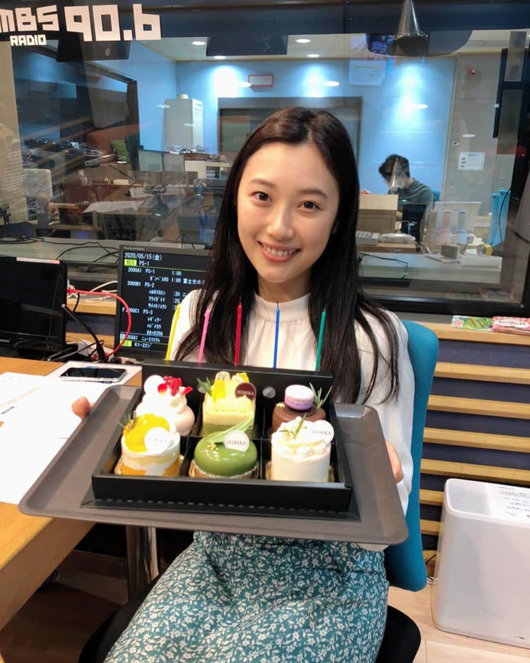 辻沙穂里のインスタグラム：「. 先日のばんぱく宣言で お誕生日のお祝いをしていただきました😊 今週の妄想ばんぱくのテーマは「任天堂」 私もいまあつ森の島開発を頑張っているので 楽しく妄想しちゃいました🦦🏝❤︎ 来週のテーマは「神戸」です。 アシスタントは神戸出身の清水アナ、 ゲストは神戸大学出身の ネイビーズアフロ皆川さんです☺︎ みなさんの妄想お待ちしていまーす💌 【bp@mbs1179.com】 #ばんぱく宣言#万博#大阪万博 #任天堂#神戸#誕生日#ケーキ」
