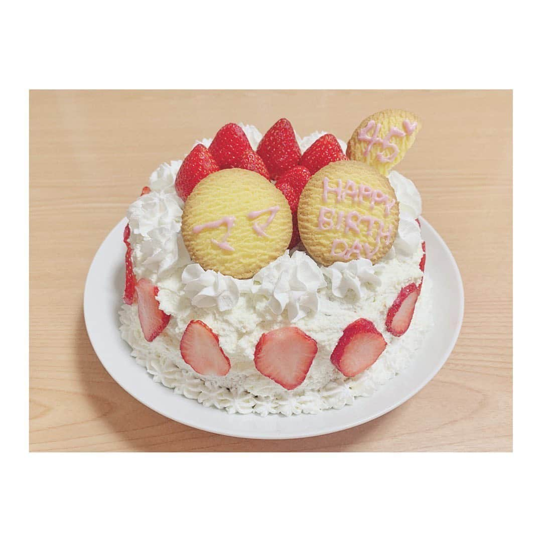 宮崎梨緒さんのインスタグラム写真 - (宮崎梨緒Instagram)「🎂🎂🎂 * Happy birthday mama *  #手作りケーキ  #handmadecake #수제케이크  #誕生日 #birthday #생일」5月21日 20時51分 - miyazakirio