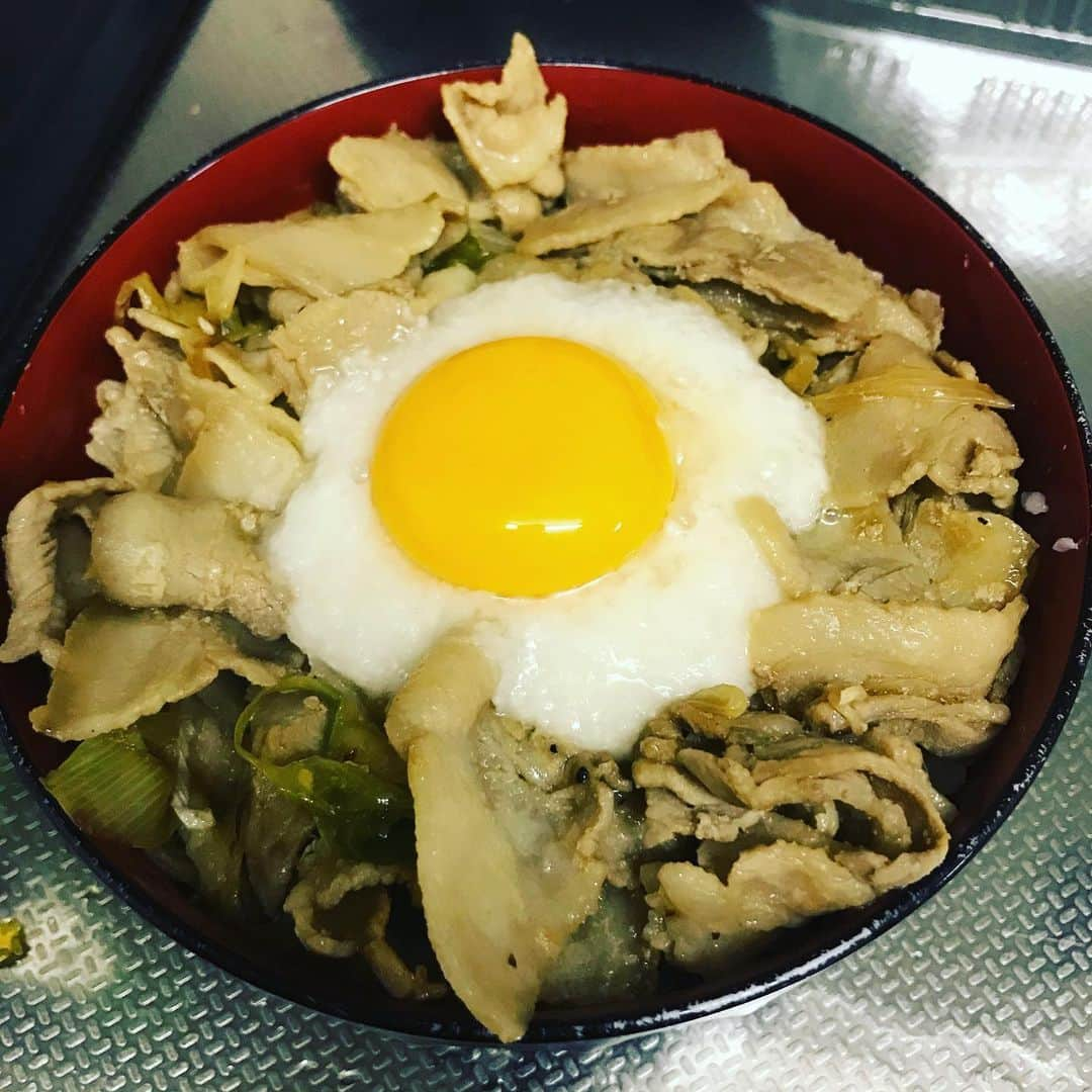 橋本大地さんのインスタグラム写真 - (橋本大地Instagram)「さて、今夜私が頂くのは 伝説のすた丼があまりに好きすぎで自分で作った とろすた丼です #とろすた丼 #伝説のすた丼 #すた丼」5月21日 20時52分 - risingddt_daichi