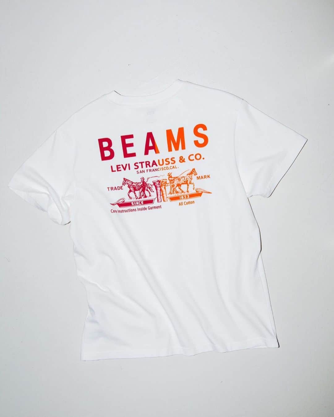 ビームスさんのインスタグラム写真 - (ビームスInstagram)「LEVI'S(R)×BEAMS "HALF & HALF COLLECTION" 5/21 Thu. Release !! https://www.beams.co.jp/news/1985/  LEVI’S(R)×BEAMSのカプセルコレクション第二弾「HALF & HALF COLLECTION」を5月21日より発売します。 デニムジャケットは、通称「ファースト」モデルと、『サード』モデルを中央で縫い合わせた、左右でデザインが異なるユニークなアイテムです。 BEAMS公式オンラインショップとリーバイス(R)原宿フラッグシップストア、リーバイス(R)ストア大阪での販売となります。  詳しくはオフィシャルサイトご確認下さい。 https://www.beams.co.jp/news/1985/  @beams_official @beams_mens_casual @levis @levis_japan #halfandhalfcollection」5月21日 20時58分 - beams_official