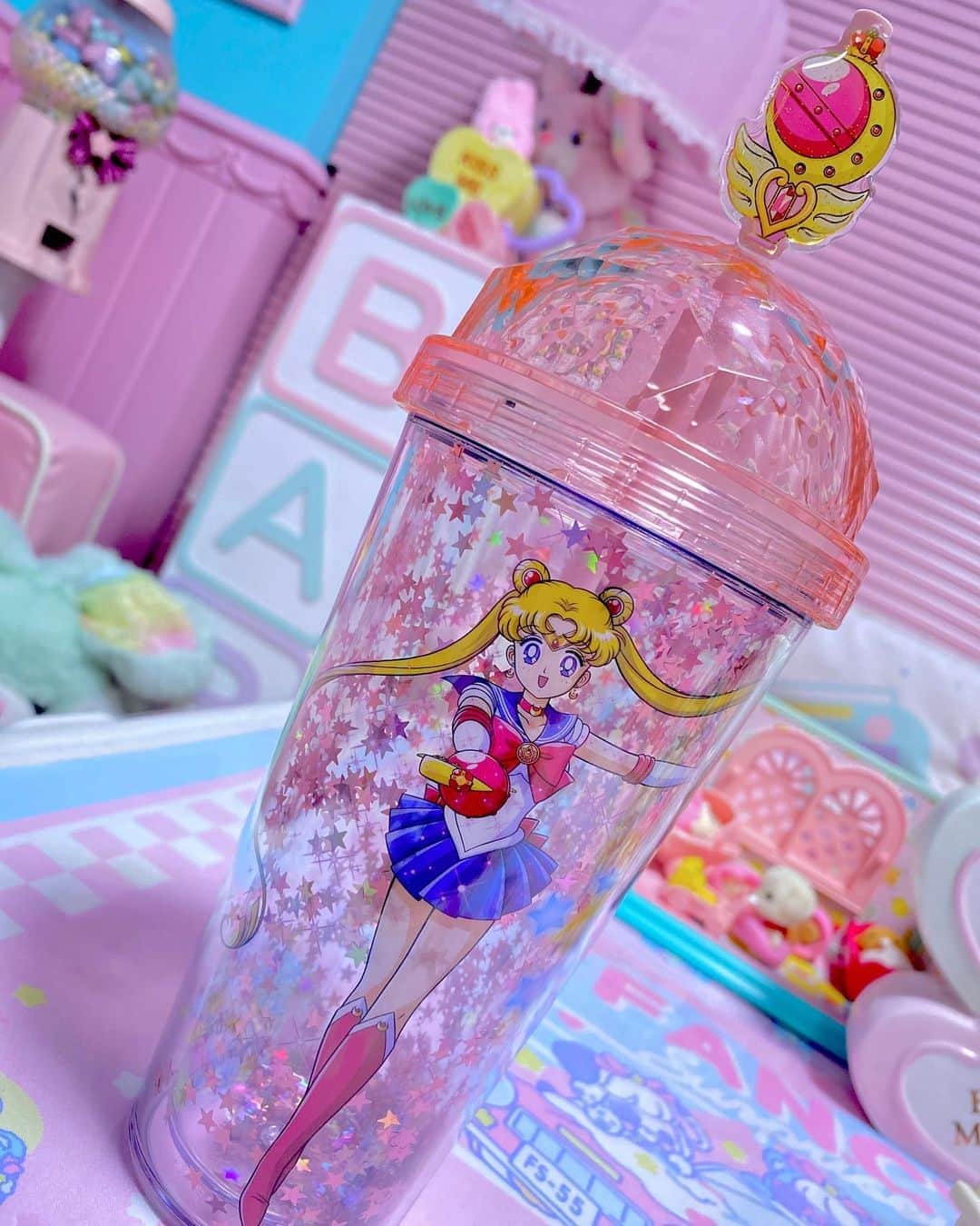 まろんちゃんさんのインスタグラム写真 まろんちゃんinstagram キラキラいっぱい入っててかわいい 日本もこーゆうデザイン見習ってほしい セーラームーン ファンシー ゆめかわいい パステル ゆめかわ Fancytoy Pastel Vintagetoys Pink ファンシートイ Pink