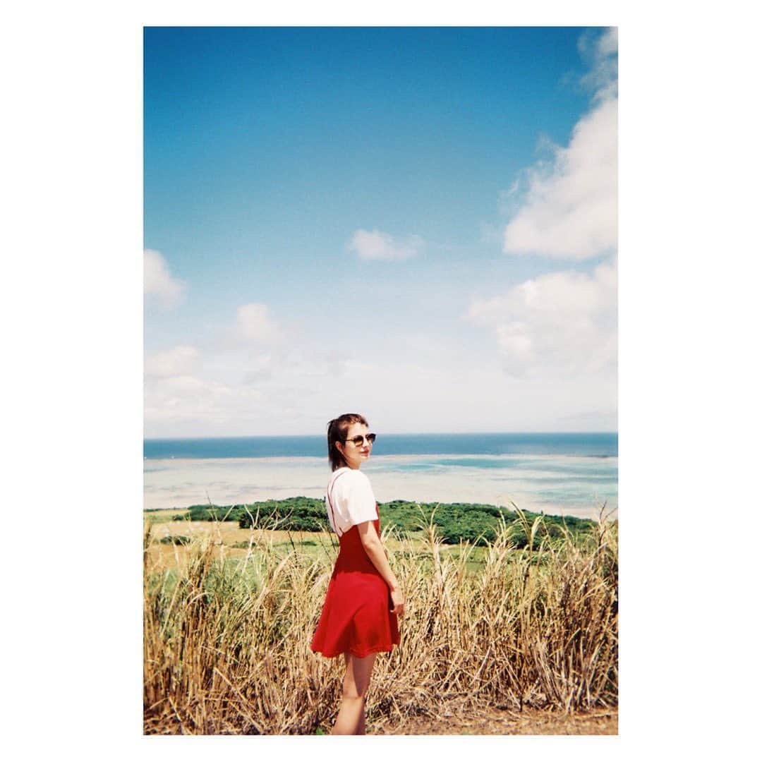 マギーさんのインスタグラム写真 - (マギーInstagram)「去年の夏に﻿ かわちゃん @cyorobinthkey と行った﻿ 小浜島の写真が届いた🌴💞 ﻿ ﻿ 何投稿か写真集のように﻿ アップするね！  #2019年の想い出 #フィルム」5月21日 21時25分 - maggymoon