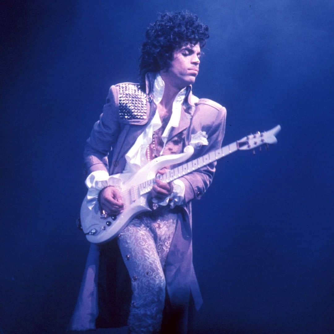 HYPEBEASTさんのインスタグラム写真 - (HYPEBEASTInstagram)「@hypebeastmusic: A long-lost guitar once owned by Prince is heading to @juliens_auctions as part of its annual Music Icons collection. The famed Blue Angel Cloud custom guitar was the late artist’s prized guitar from 1984 to 1993 and appeared in numerous performances, including the “Purple Rain” and “Parade” tour, his ‘Saturday Night Live’ performance of “Electric Chair” in 1989 and the music videos of “Cream” and “Get Off.” It’s expected to fetch between approximately $400,000 to $600,000 USD. Head to the link in our bio for more info.⁠ Photo: Michael Ochs Archives/Getty Images」5月21日 21時35分 - hypebeast