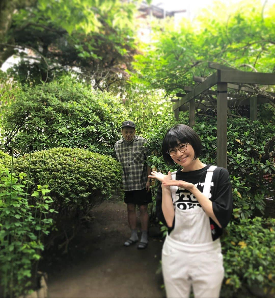 時東ぁみさんのインスタグラム写真 - (時東ぁみInstagram)「とある撮影で、ご一緒しました☆ ・ YouTube以来のくっきー！さん ソーシャルディスタンスの守り方が独特ですw ・ 情報解禁まで待っててね☆ ・ #時東ぁみ #野性爆弾 #くっきー ！さん #撮影 #shooting #ソーシャルディスタンス #守ってます #youtube #サックくきサク #お世話になりました #楽しかった #相変わらず #面白かった」5月22日 7時16分 - amitokito