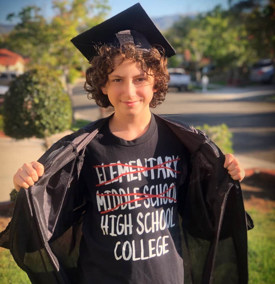 オーガスト・マトゥーロのインスタグラム：「Officially a high schooler #classof2024 🎓」